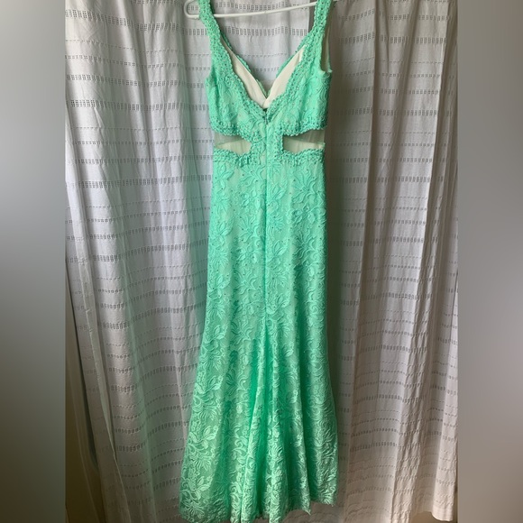 La Femme Prom Dress Midriff Cutout Green Lace Fitted Maxi Formal Grad 💫 - Picture 12 of 17